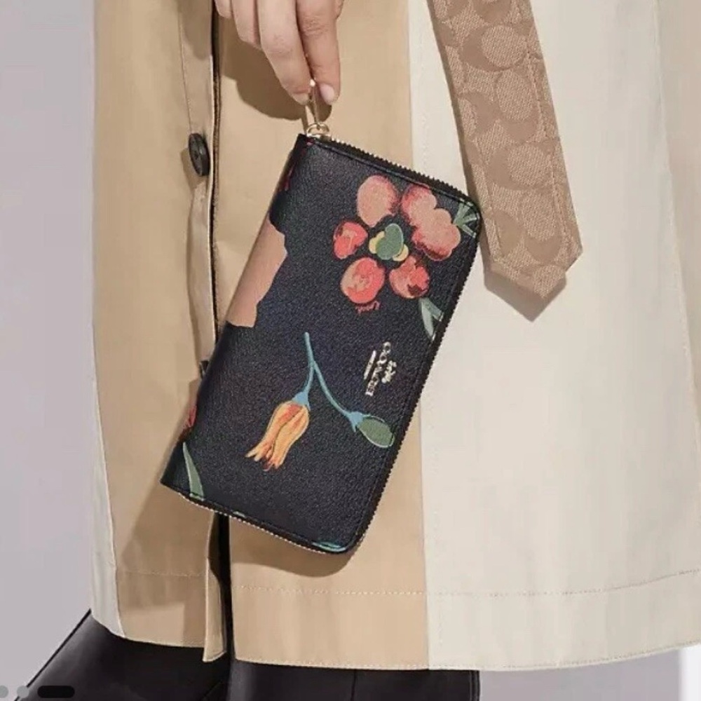 🌸New COACH  Long Zip Around Wallet With Dreamy Land Floral Print